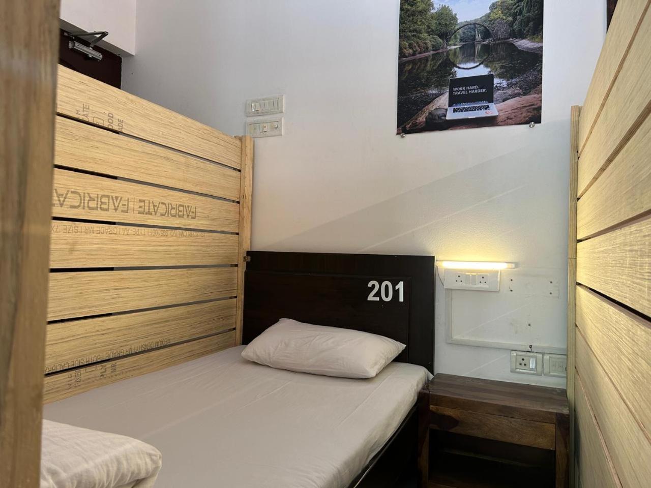 Hostel Lifespace- Twin Bungalow With Pods, Bunks, Private Rooms, Cowork & Cafe Pune Exterior photo
