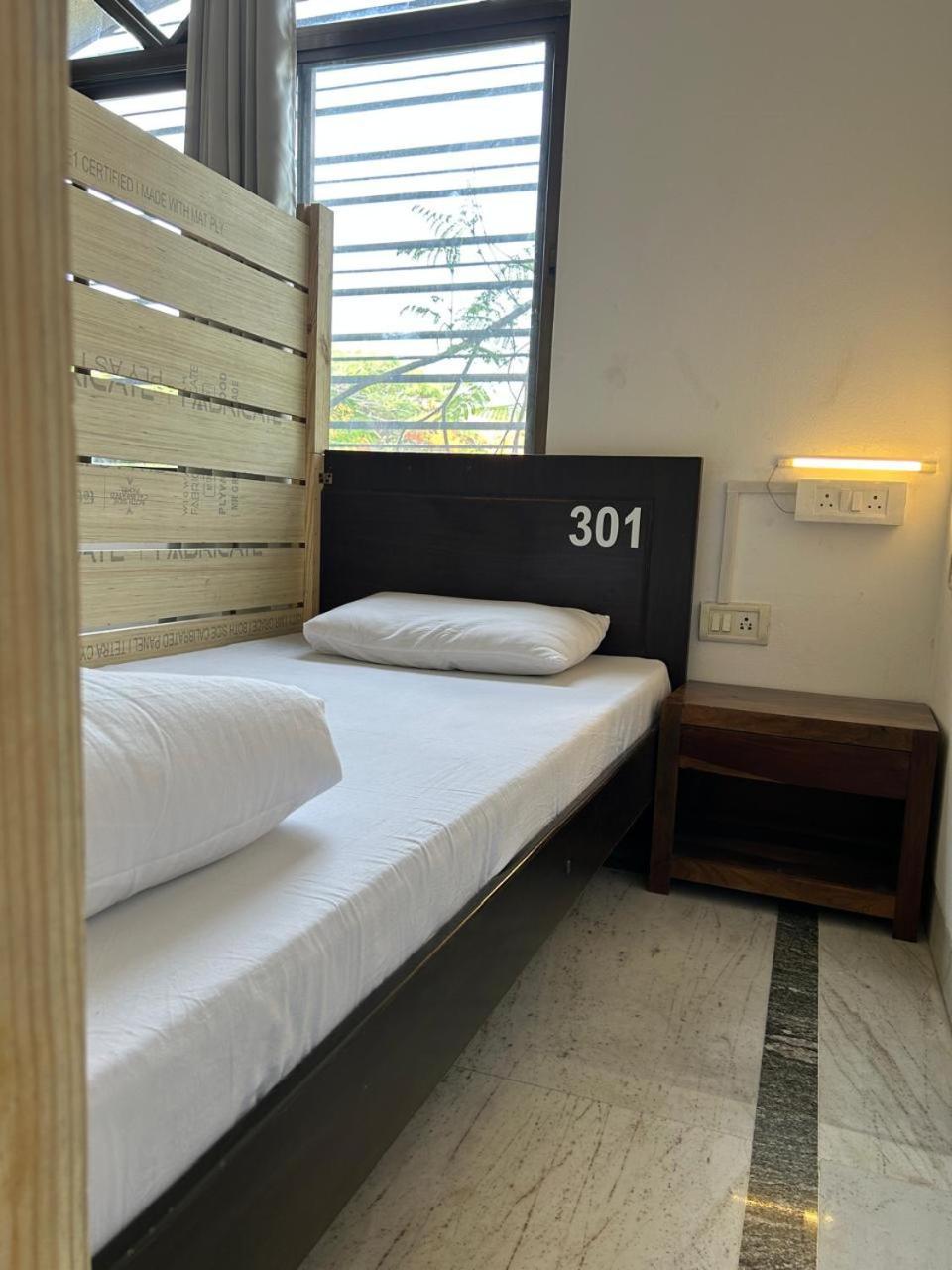 Hostel Lifespace- Twin Bungalow With Pods, Bunks, Private Rooms, Cowork & Cafe Pune Exterior photo